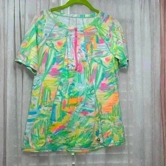 Lilly Pulitzer Luxletic Medium Rashguard Top with back zip pocket. Item# 9T - Picture 1 of 6
